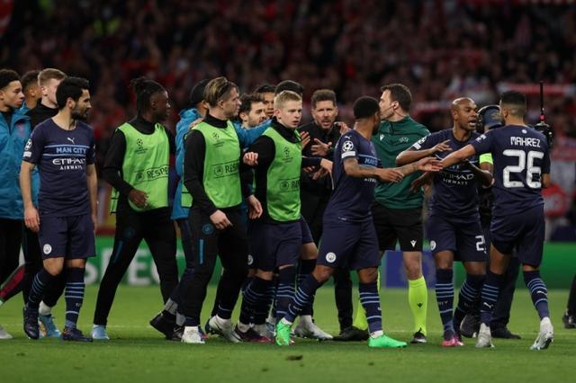 第三次犯规！杨瀚森次节继续率先登场防守送出犯规（三犯缠身！杨瀚森次节仍率先登场，防守端再度犯规）