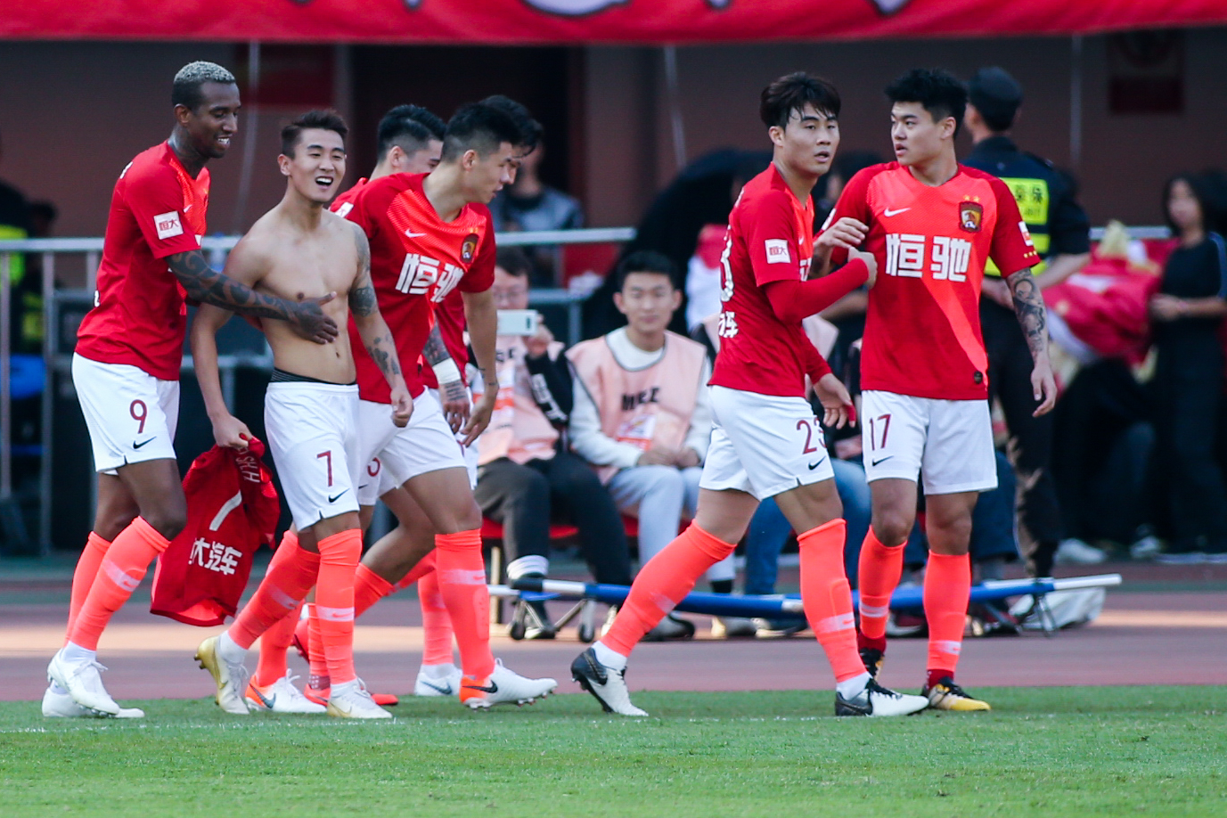 辽宁外援布朗首秀8中2，奥利弗16分7板难救主