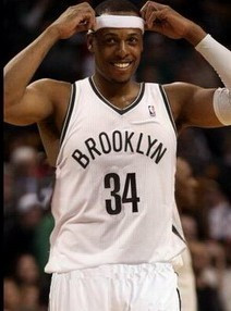 塞萨尔：齐沃为什么要换下博尼和泽林斯基？他俩明明表现最好（塞萨尔质疑齐沃换人：为何撤下表现最佳的博尼与泽林斯基？）