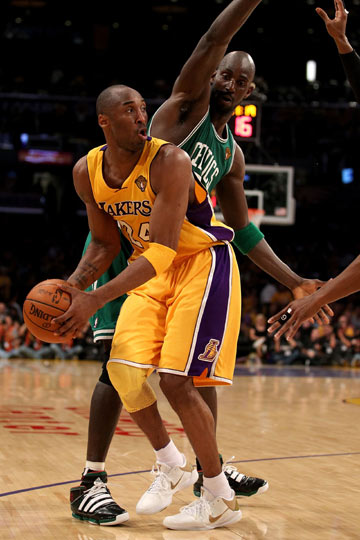 里程碑，弗拉泰西完成了代表国米的第100场比赛（弗拉泰西达成国米生涯第100场出场里程碑）